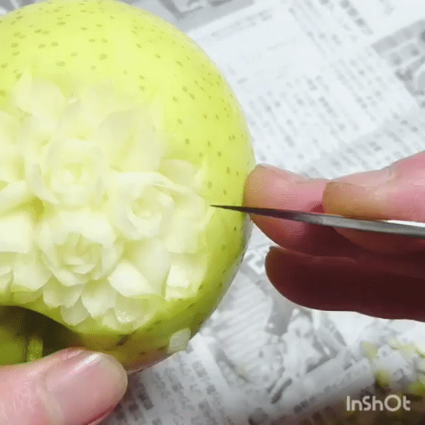 Mãn nhãn với khả năng điêu khắc hoa quả không thua gì máy tiện CNC của nghệ sĩ Nhật Bản - Ảnh 4.