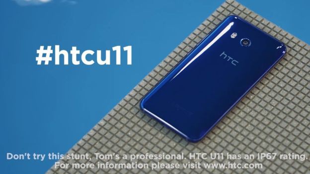 Quảng cáo smartphone U11 của HTC bị cấm vì gây hiểu lầm - Ảnh 1.