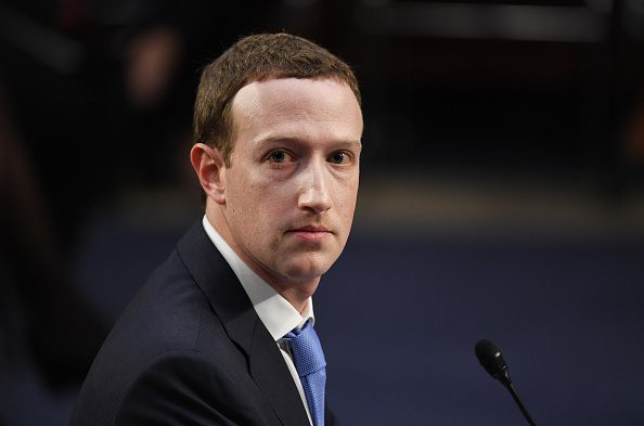  CEO Mark Zuckerberg và Facebook cũng đang rất nỗ lực trong việc bảo vệ thông tin người dùng sau vụ scandal liên quan đến Cambridge Analytica. 