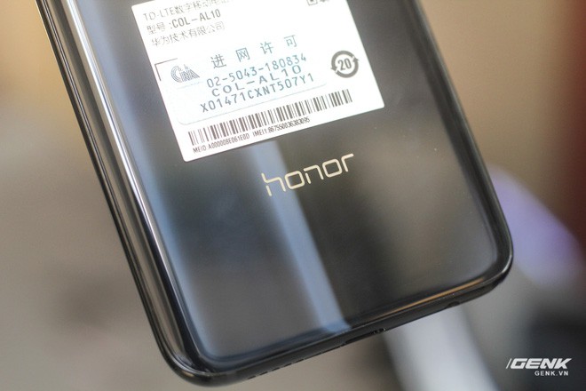 Trên tay Honor 10 tại VN: Anh em cùng cha khác mẹ của Huawei P20 với giá rẻ hơn - Ảnh 11.