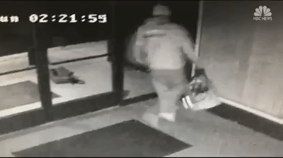 Sau khi cậy cửa, tên trộm uốn éo nhảy popping trêu camera an ninh, bị bắt vài ngày sau đó - Ảnh 2.