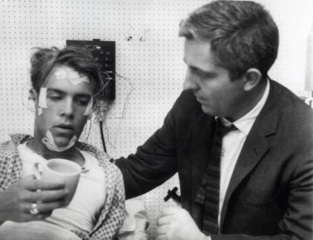  Randy Gardner trong thí nghiệm không ngủ 11 ngày vào năm 1964 