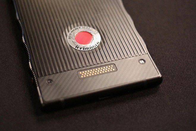 RED công bố dự án camera 8K 3D dành cho smartphone holographic Hydrogen One - Ảnh 2.