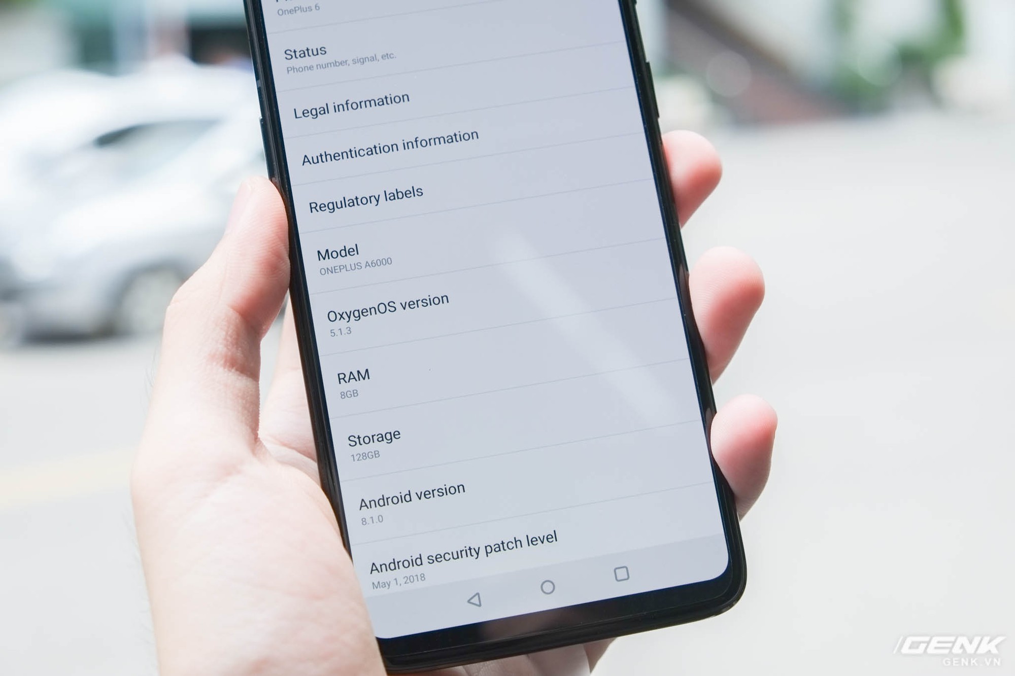 OnePlus 6 chạy OxygenOS 5 trên nền Android 8.1 và rất giống với Android thuần Google. Kết hợp với cấu hình mạnh (Snapdragon 845   6/8GB RAM), OnePlus 6 đem lại trải nghiệm rất mượt mà