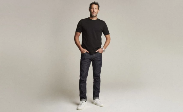 Quần jeans cho dân nghiền công nghệ: Túi to hơn, chống rơi đồ lại có phản quang an toàn, giá bán 9 triệu đồng - Ảnh 1.