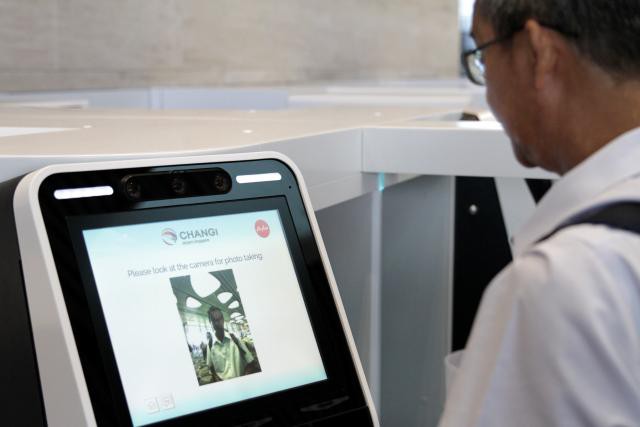 Singapore sẽ sử dụng công nghệ nhận dạng khuôn mặt để phát hiện hành khách lỡ chuyến và thay thế hộ chiếu - Ảnh 1.