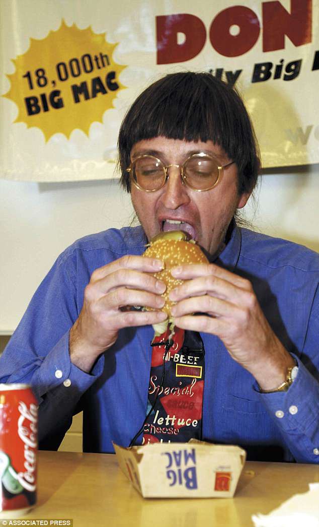 Mỗi ngày ăn ít nhất 1 chiếc Big Mac, gần 50 năm nữa bạn sẽ đạt kỷ lục Guinness giống người đàn ông này - Ảnh 4.