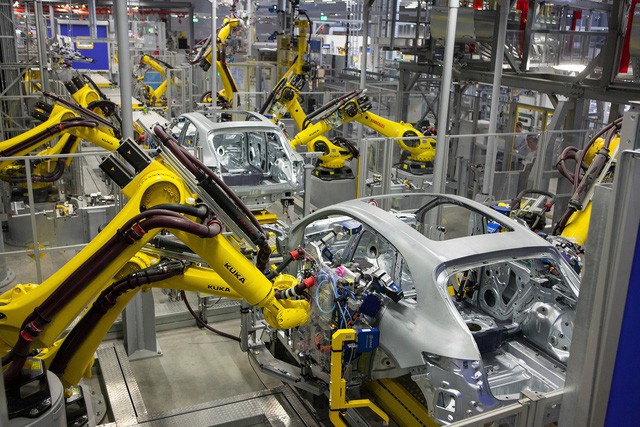Đây mới là cách mạng 4.0: Tại nhà máy 30.000 robot cùng hoạt động, cứ 50 giây lắp xong 1 xe ô tô - Ảnh 3.