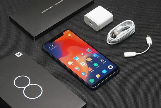 Ảnh cận cảnh Xiaomi Mi 8 màu xanh, ông vua mới trong phân khúc tầm trung - cận cao cấp - Ảnh 2.