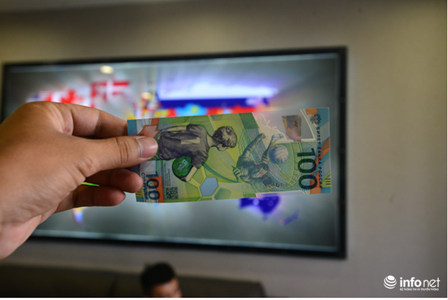  Những hình ảnh lạ trên tờ tiền 100 Ruble Nga khiến giới hâm mộ bóng đá săn lùng - Ảnh 10.