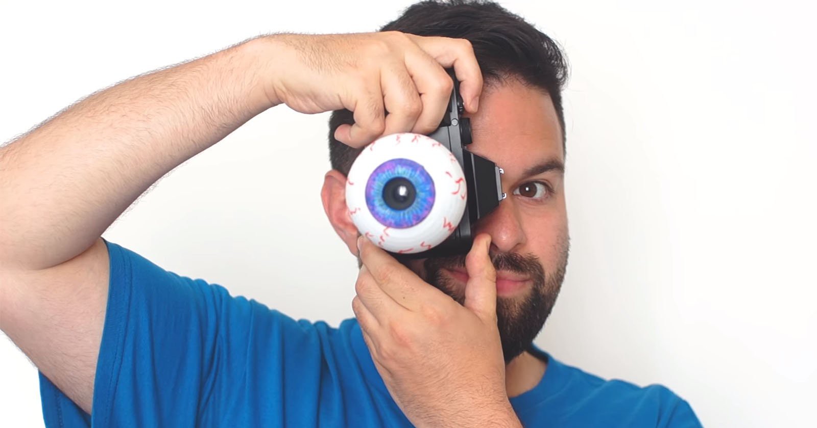 Nhiếp ảnh gia tạo ra ống kính máy ảnh có hình dạng của ... một con mắt