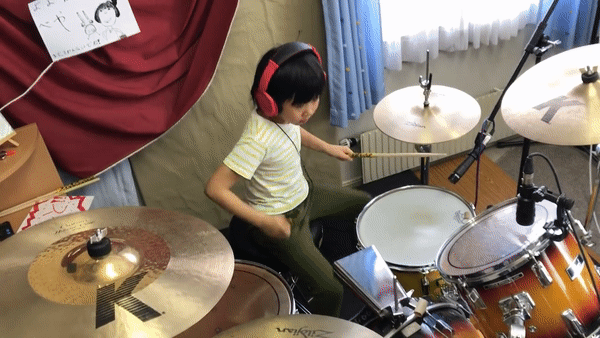 2 tuổi bắt đầu chơi trống, 8 tuổi cover thành công ca khúc huyền thoại của Led Zeppelin, cô bé Nhật Bản khiến Internet thích thú - Ảnh 4.