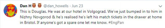  Tweat của Dan Howells đến từ kênh ITV: Đây là Douglas. Ông ấy đang ở khách sạn cùng chúng tôi tại Volgograd. Chúng tôi vô tình gặp ông ấy ở Nizhny Novgorod và ông ấy nhận ra rằng mình đã để quên vé tại ngăn kéo ở nhà. Nếu ai có vé thừa xin hãy báo cho tôi 