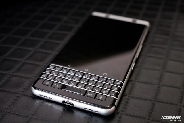 BlackBerry KEYone bản khóa mạng tràn về VN, giá lên xuống từng ngày như bitcoin - Ảnh 1.