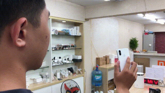 Trải nghiệm mở khóa khuôn mặt trên Xiaomi Mi 8: Nhanh hơn Face ID, hoạt động trong bóng tối - Ảnh 3. Trải nghiệm mở khóa khuôn mặt trên Xiaomi Mi 8: Nhanh hơn Face ID, hoạt động trong bóng tối - Ảnh 3.