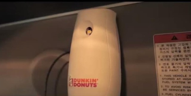 [Case Study] Chiến dịch dắt mũi khách hàng của Dunkin’ Donuts: “Bơm” mùi cà phê lên xe buýt, đem về thêm 29% doanh thu! - Ảnh 2.