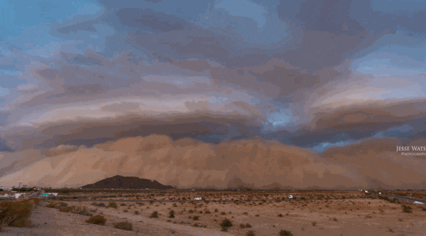 Nhiếp ảnh gia chuyên săn được cảnh tượng cơn bão cát khồng lồ trên bầu trời Arizona, Mỹ - Ảnh 1.