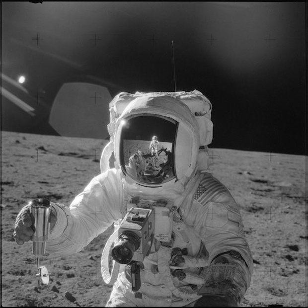 Ai là người quay/chụp lại khoảnh khắc Neil Armstrong trở thành người đầu tiên đặt chân lên Mặt Trăng? - Ảnh 5.