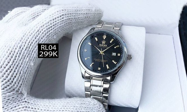  Đồng hồ hàng hiệu Omega, Rolex bán như… bán rau  - Ảnh 4.