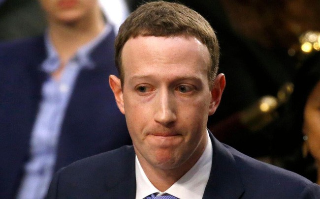 Mark Zuckerberg liên tiếp gặp họa: Facebook mất hơn 100 tỷ USD và giờ thì anh lại bị cổ đông lớn đề xuất đuổi khỏi ghế Chủ tịch - Ảnh 1.