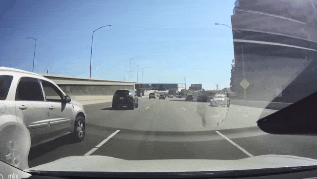 Xem cách hệ thống bán tự động Autopilot trên Tesla Model 3 đánh lái để tránh tai nạn trên đường - Ảnh 2.