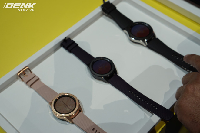 Ảnh thực tế Samsung Galaxy Watch: rất thời trang và đầy mạnh mẽ - Ảnh 5.