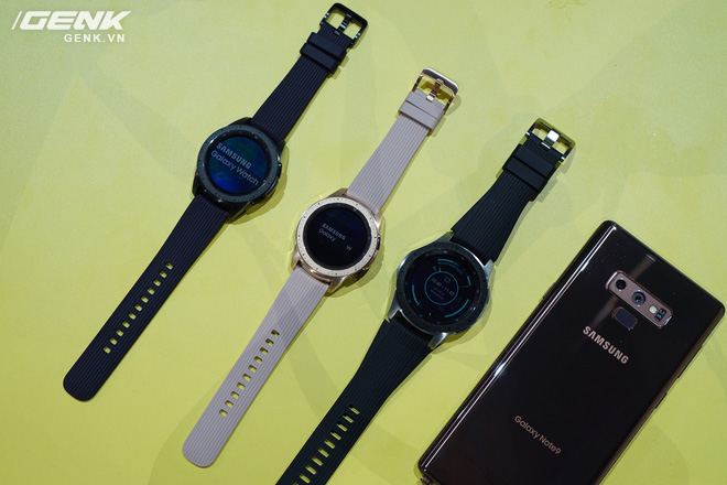 Ảnh thực tế Samsung Galaxy Watch: rất thời trang và đầy mạnh mẽ - Ảnh 1.