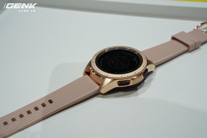 Ảnh thực tế Samsung Galaxy Watch: rất thời trang và đầy mạnh mẽ - Ảnh 3.