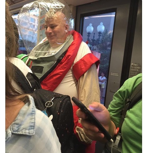 [Vui] 20 bức ảnh sẽ chứng minh cho bạn thấy: Thế giới trên tàu điện ngầm luôn ngập tràn những điều kỳ lạ - Ảnh 19.