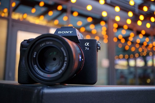 Sony đánh bại Canon, trở thành nhà sản xuất máy ảnh full-frame số 1 tại Mỹ - Ảnh 2.