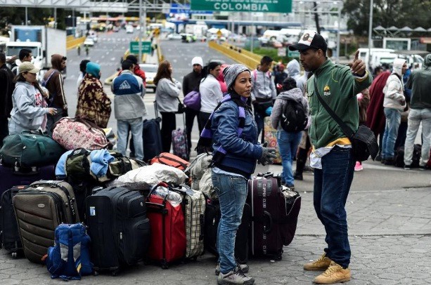 Một ngày sau khi đổi tiền, các thành phố Venezuela gần như “tê liệt” - Ảnh 3.
