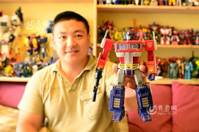 Trung Quốc: Người làm robot khổng lồ bị công an đuổi, người lại bỏ 700 triệu mua Transformer bày khắp nhà - Ảnh 7.