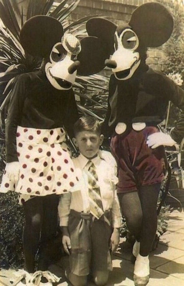 Những hình ảnh chứng minh ngày xưa Disneyland là chỗ để hù dọa trẻ con khóc thét chứ chẳng phải chốn thần tiên hạnh phúc gì - Ảnh 2.