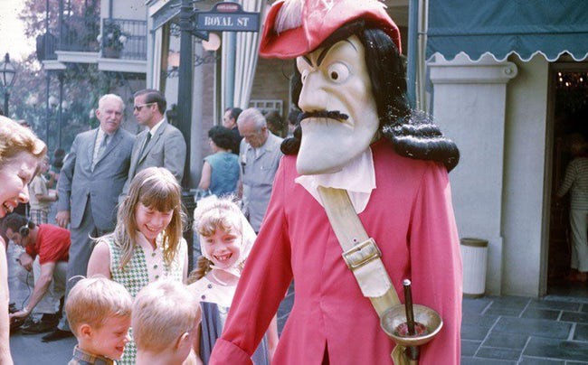 Những hình ảnh chứng minh ngày xưa Disneyland là chỗ để hù dọa trẻ con khóc thét chứ chẳng phải chốn thần tiên hạnh phúc gì - Ảnh 17.