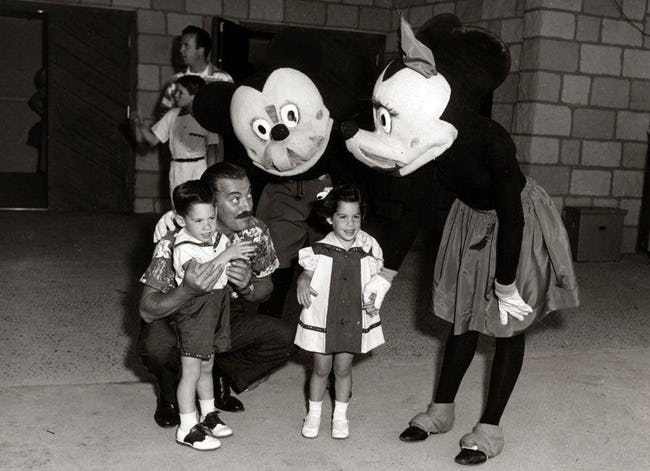 Những hình ảnh chứng minh ngày xưa Disneyland là chỗ để hù dọa trẻ con khóc thét chứ chẳng phải chốn thần tiên hạnh phúc gì - Ảnh 6.