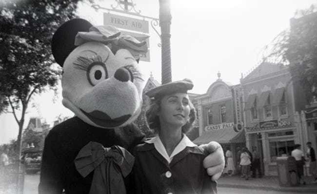 Những hình ảnh chứng minh ngày xưa Disneyland là chỗ để hù dọa trẻ con khóc thét chứ chẳng phải chốn thần tiên hạnh phúc gì - Ảnh 7.