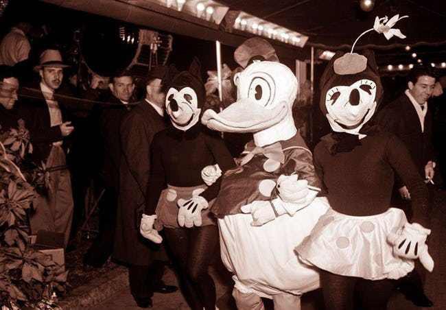 Những hình ảnh chứng minh ngày xưa Disneyland là chỗ để hù dọa trẻ con khóc thét chứ chẳng phải chốn thần tiên hạnh phúc gì - Ảnh 8.