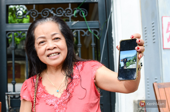 Gặp iFan đặc biệt: Ngoài 60 tuổi, đang bán trà đá ngoài bờ Hồ Hoàn Kiếm, thích iPhone X vì hỗ trợ cho công việc - Ảnh 3.