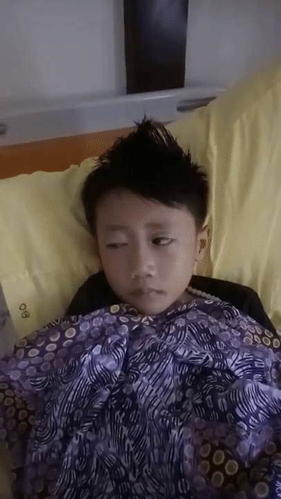 Cậu bé Philippines bị mất kiểm soát cơ mặt, mắt chớp môi rung liên tục sau khi chơi game 9 tiếng/ngày - Ảnh 2.