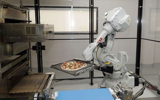  SoftBank muốn đầu tư 750 triệu USD vào công ty làm bánh pizza bằng robot  - Ảnh 1.