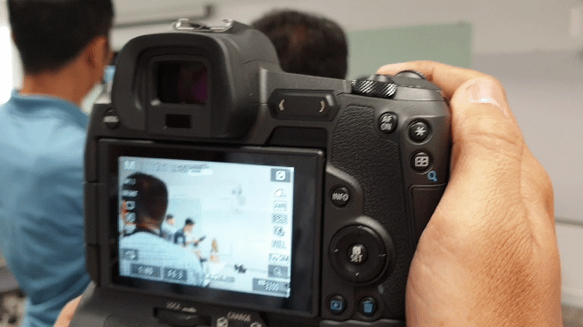 Trên tay máy ảnh Canon EOS R tại Việt Nam: Cuộc chiến không gương lật chính thức bắt đầu - Ảnh 9.