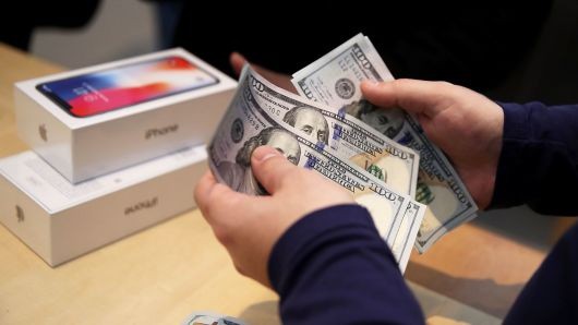 Bank of America: giá iPhone sẽ tăng 20% nếu iPhone lắp ráp ở Mỹ như ý muốn của Tổng thống Trump - Ảnh 1.