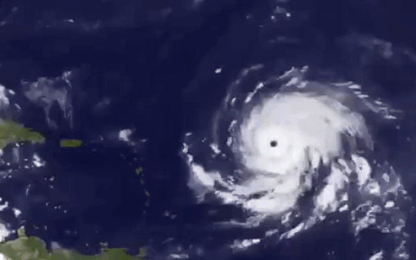 National Geographic: 20 triệu tấn TNT cũng không thể hạ gục hoàn toàn một cơn bão - Ảnh 1.
