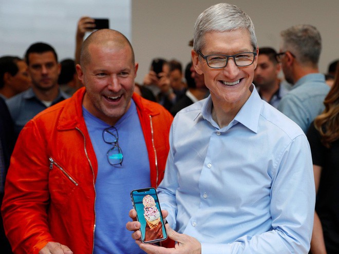CEO Tim Cook 2 lần biện hộ cho giá bán đắt đỏ của iPhone X và iPhone Xs, khiến fan Apple lắc đầu - Ảnh 1.