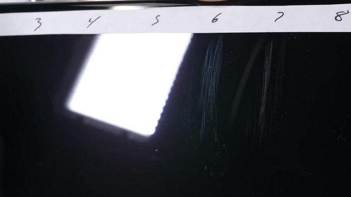 Tra tấn iPhone XS Max bằng c&agrave;o xước, hơ lửa v&agrave; bẻ cong: Độ bền tốt nhưng khả năng chống xước kh&ocirc;ng cao - Ảnh 2.