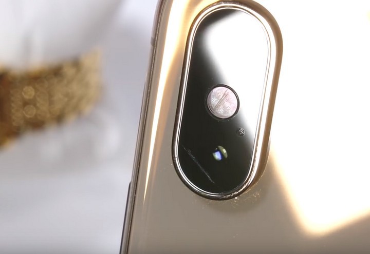 Tra tấn iPhone XS Max bằng c&agrave;o xước, hơ lửa v&agrave; bẻ cong: Độ bền tốt nhưng khả năng chống xước kh&ocirc;ng cao - Ảnh 3.