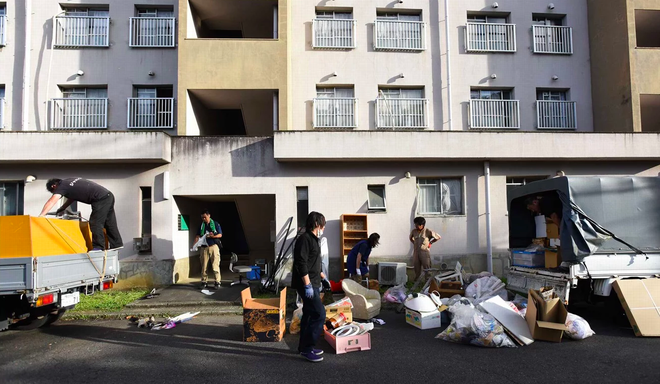 Ngành dịch vụ mới ở Nhật Bản: Dọn dẹp và tiêu thụ đồ đạc của người già neo đơn sau khi họ qua đời - Ảnh 2.