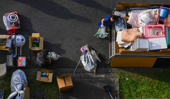 Ngành dịch vụ mới ở Nhật Bản: Dọn dẹp và tiêu thụ đồ đạc của người già neo đơn sau khi họ qua đời - Ảnh 3.