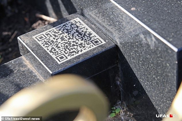 Nga: Cô gái được gia đình dựng bia mộ hình cái iPhone 7 cao một mét rưỡi sau khi qua đời - Ảnh 5.