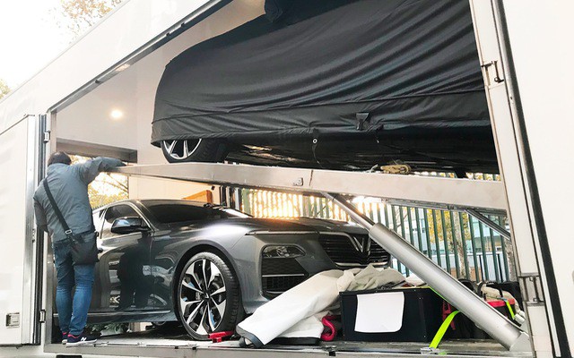 Chùm ảnh: Cận cảnh 2 xe VinFast được vận chuyển tới Paris Motor Show - Ảnh 1.